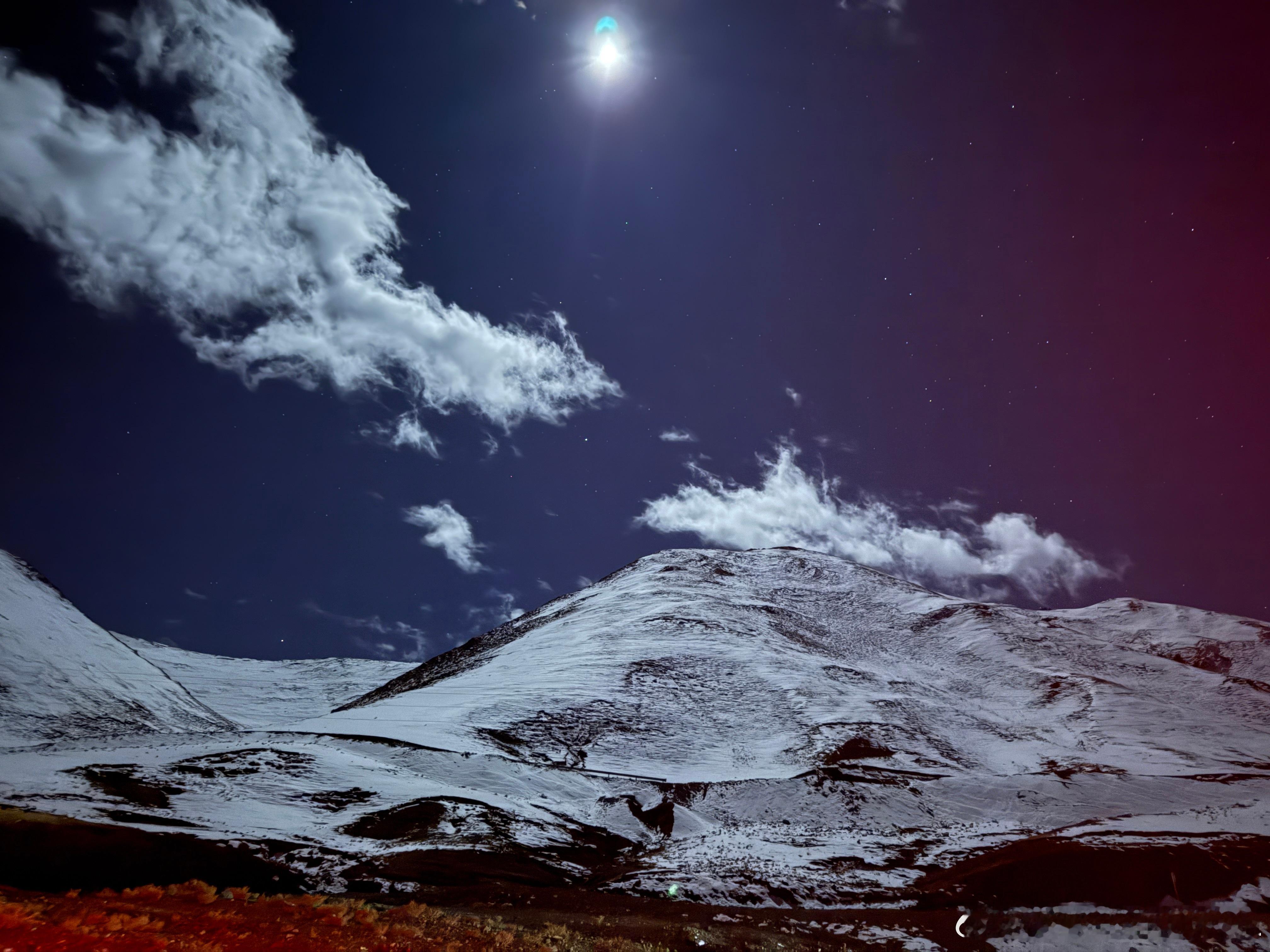 虽然半夜赶路很辛苦，但是看到眼前的景色真的一切都值了[泪][泪]  ​​​