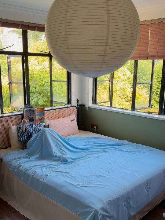 把床搬到了窗子前💭做一个夏天的梦