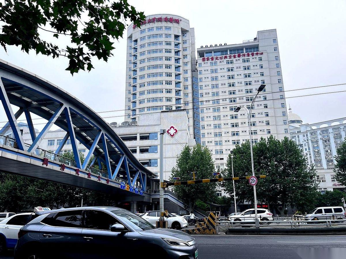 甲状腺结节。
就这四个字，多少人拿到体检报告，当场腿就软了。
脑子里嗡一下，完了