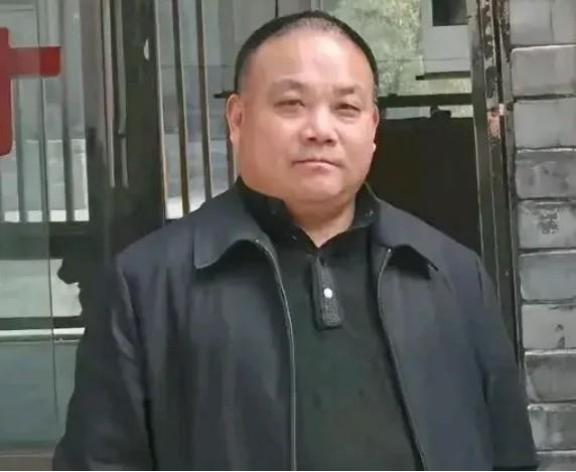“释永信一家有意思！！1998年，他亲弟弟刘应彪在少林寺挂个闲职，每天写写字卖卖