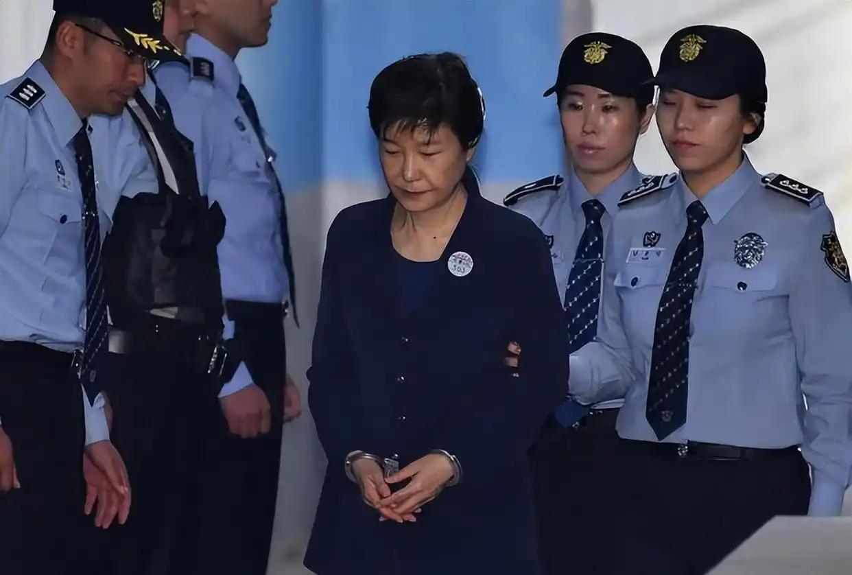 总统闺密操控国家？20 万份文件爆出 “总统背后的女人” ，朴槿惠为何对她言听计