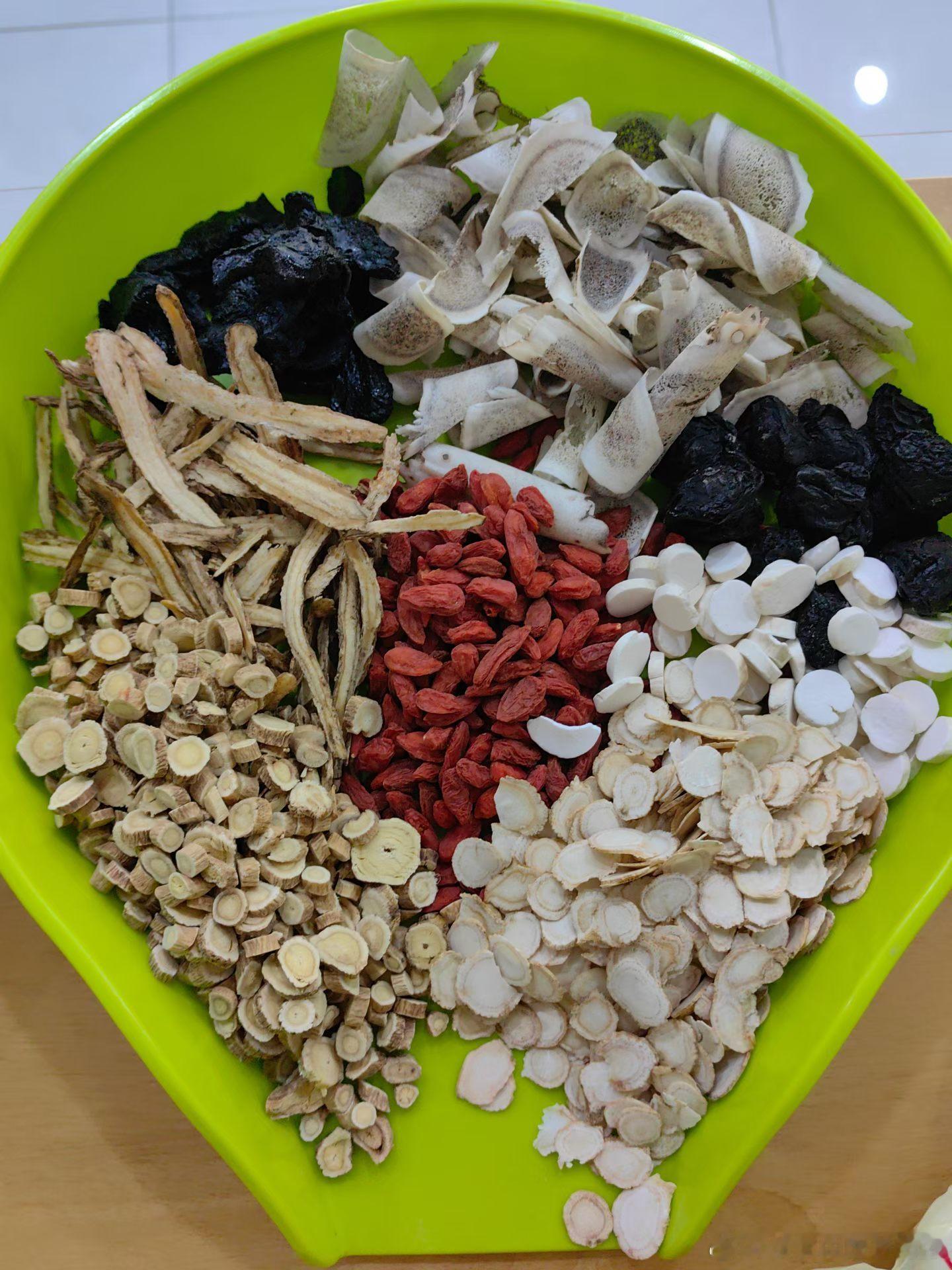 路是走出来的，不是选出来的。与其犹豫不决，不如勇敢地踏出第一步。当你不知道自己该