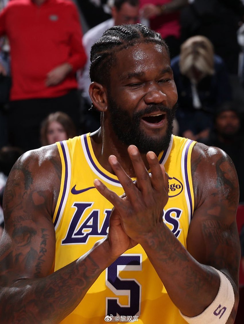 艾顿说，他终于意识到自己不是主宰者啦：“我开始照镜子，对自己说：‘兄弟，你不是那