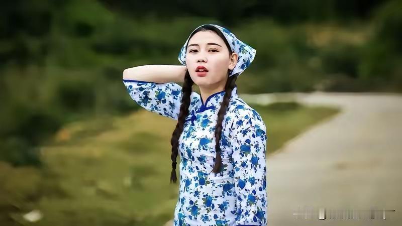 有个光棍想去农村讨个老婆，在村口恰好碰到一个女子。他便对女子说：“我听说你们村还