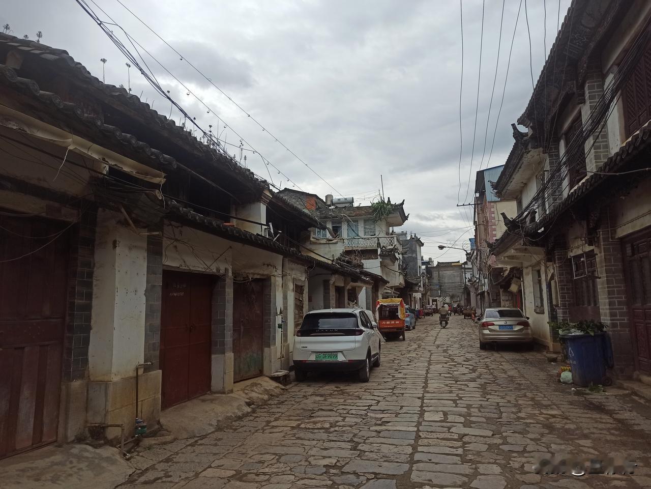想不到，不大的新安镇，竟有六处全国重点文物。只是大多有些残破，亟需维修。而且大门