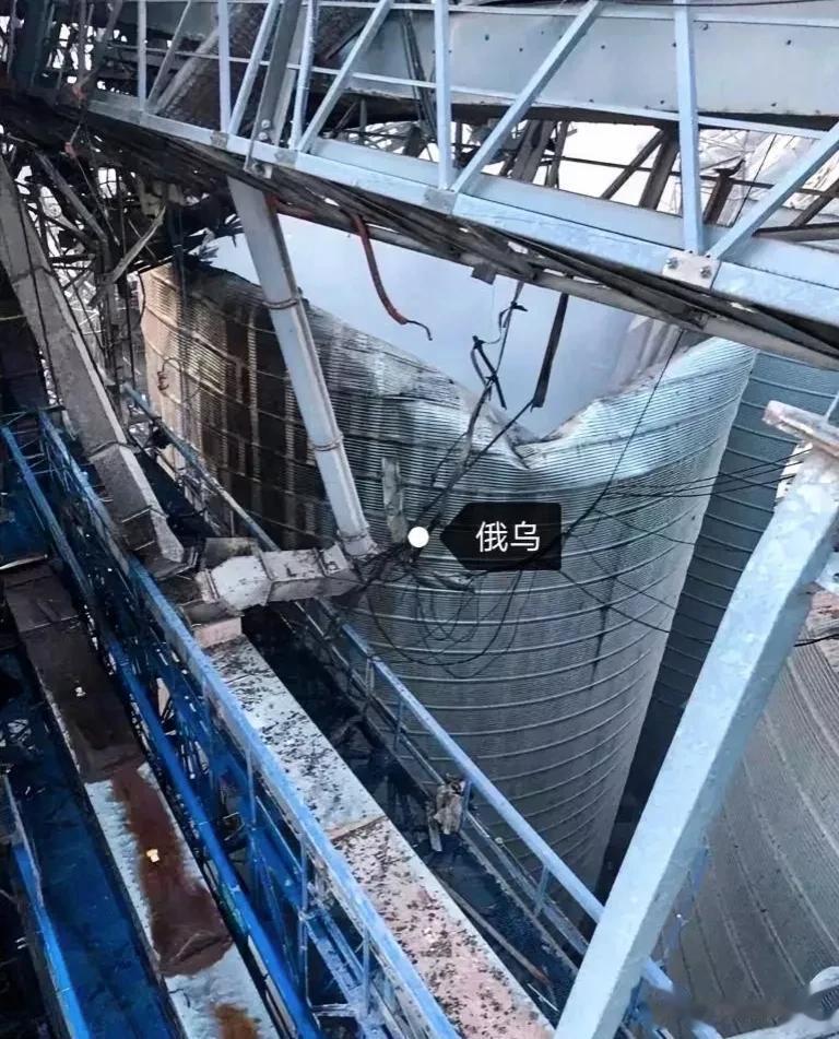 俄罗斯发导弹袭击敖德萨港口，即将发往中国的粮食被摧毁！

泽连斯基发表讲话：


