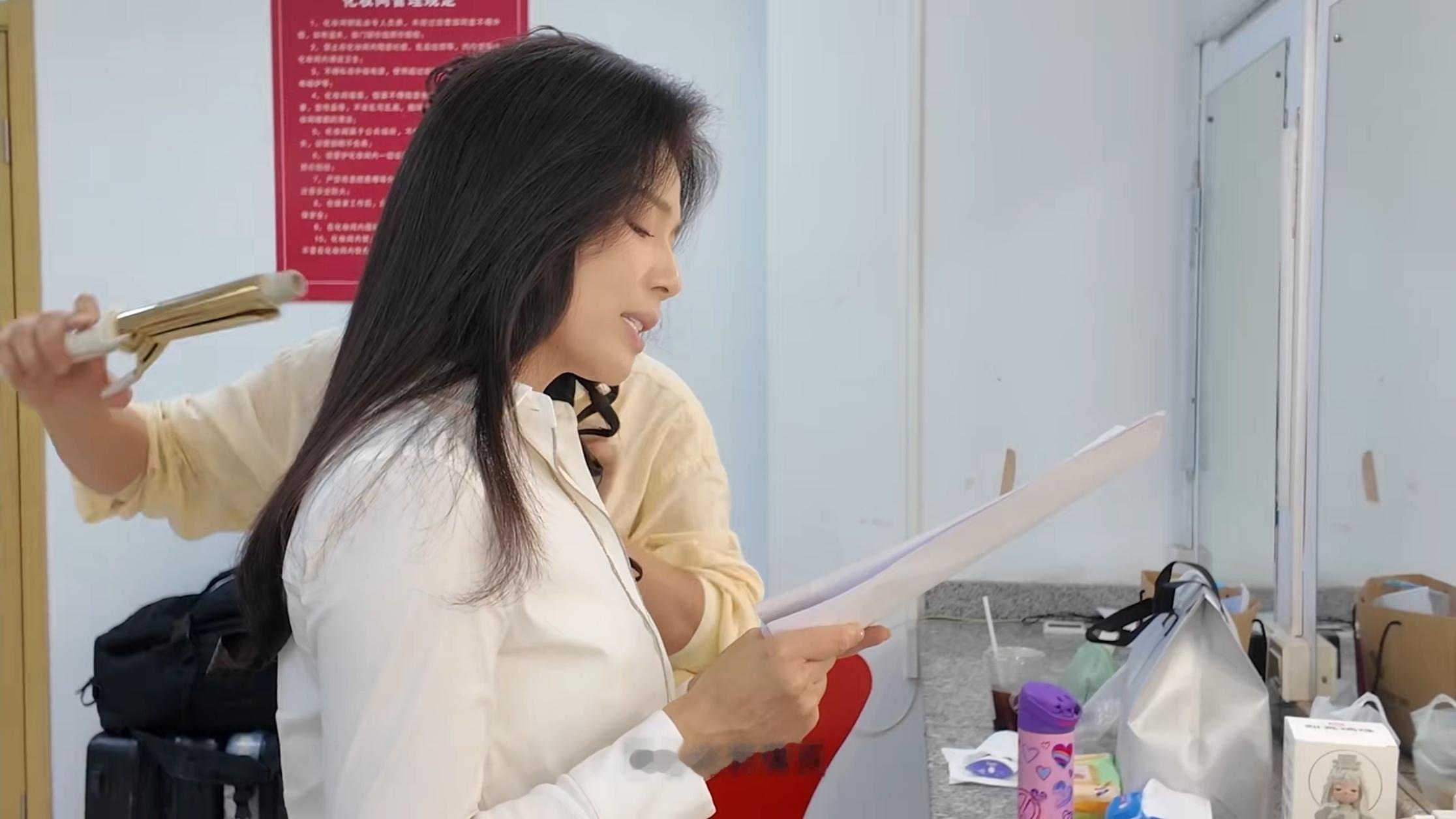 AAA妈祖周边批发商刘涛桌上的这个是妈祖诞辰日限定款诶～ 