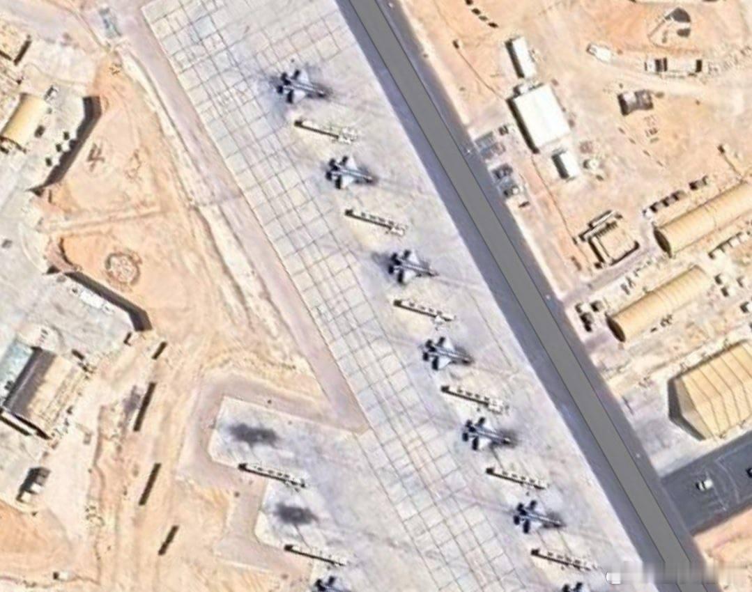 提醒一下伊朗距离伊朗边境不到 900 公里的约旦穆阿瓦卡空军基地。埋伏了一窝F-