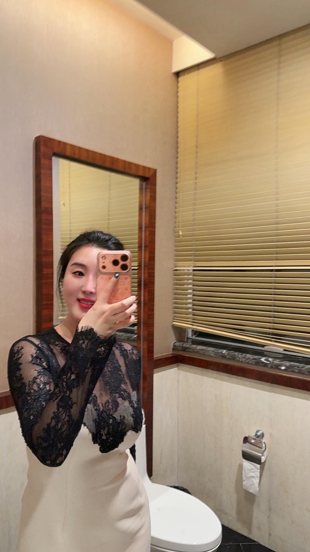 以镜为窗，见我寻常。