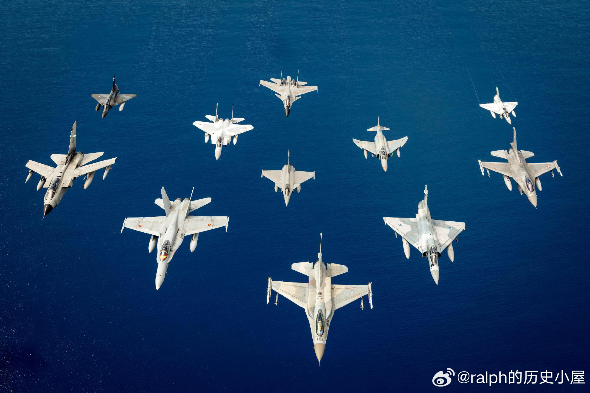 希腊Iniochos-25军演战机大合影，分别是希腊F-4E、幻影2000-5、