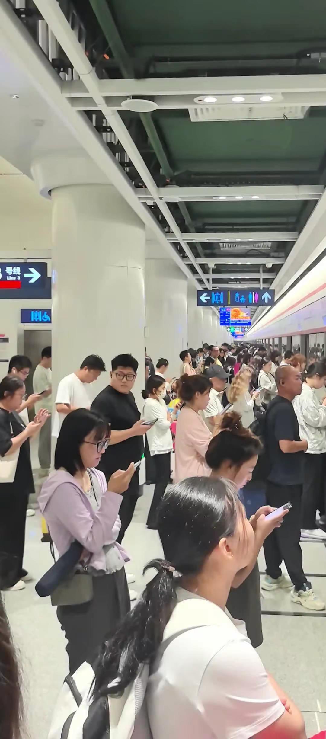 端午前的工作日，感受一下北京地铁 北京地铁 高峰期地铁