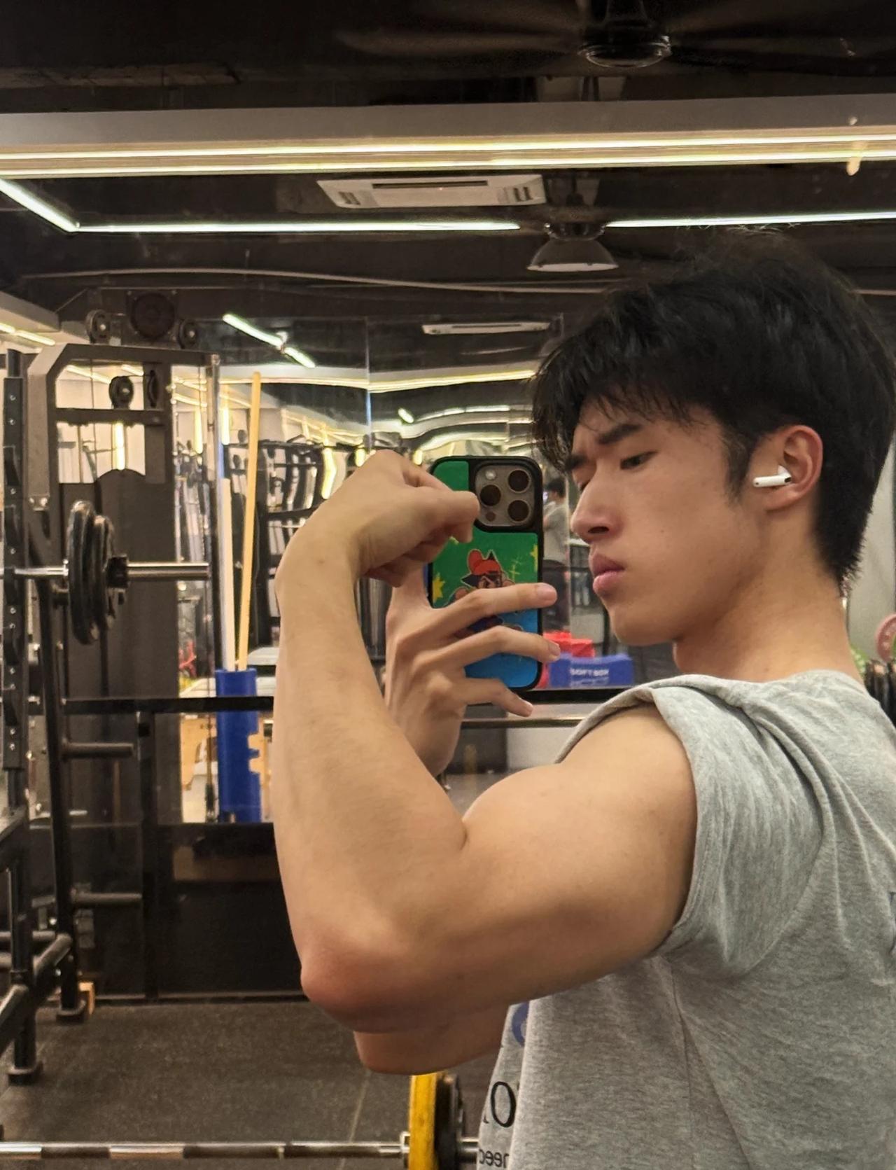 💪
见人不如健身 少年感 氛围感 ootd穿搭