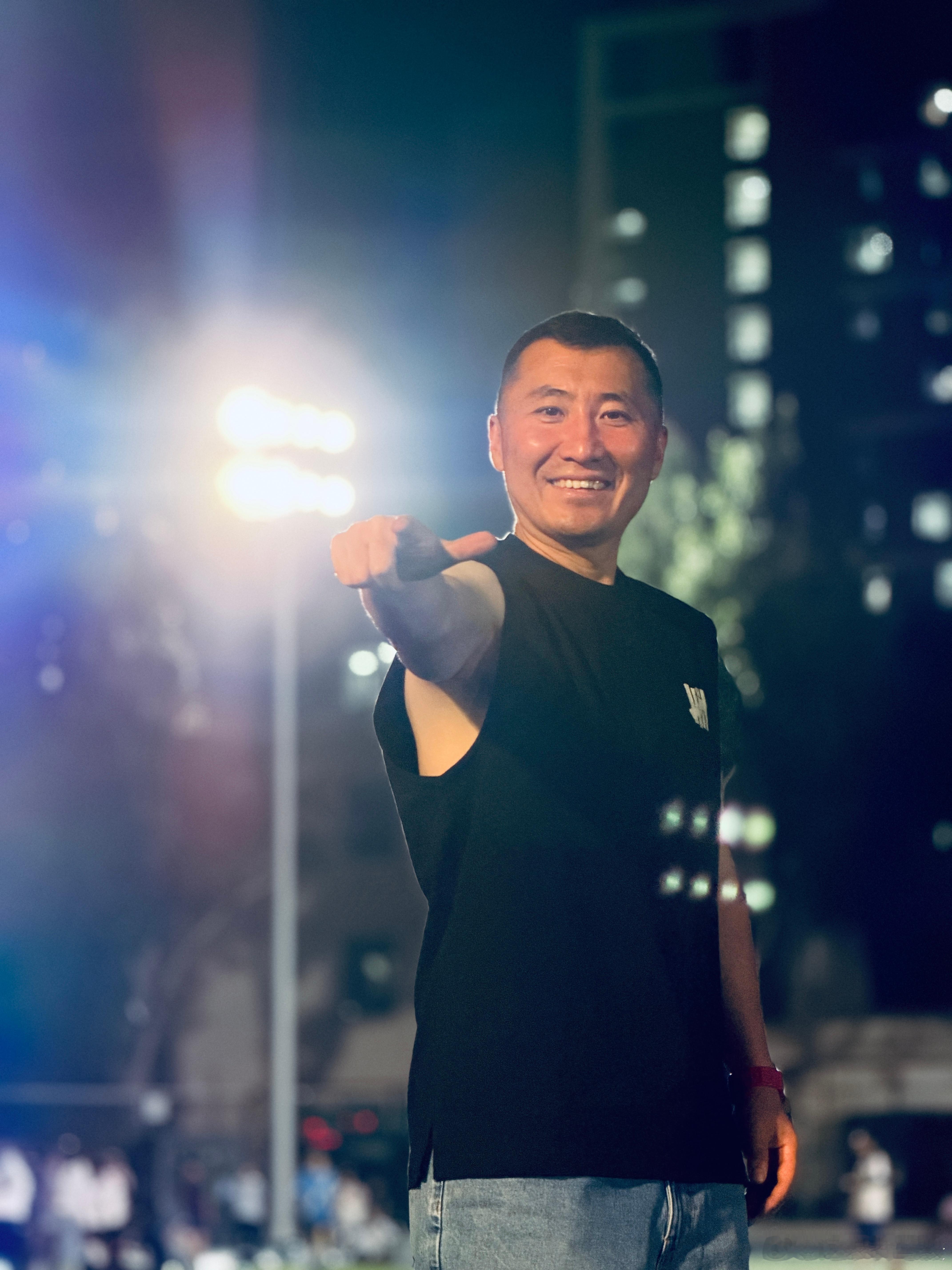 决定一段关系温度的，从来不是轰轰烈烈的大事，而是细碎日常里互相包容、彼此托底的心