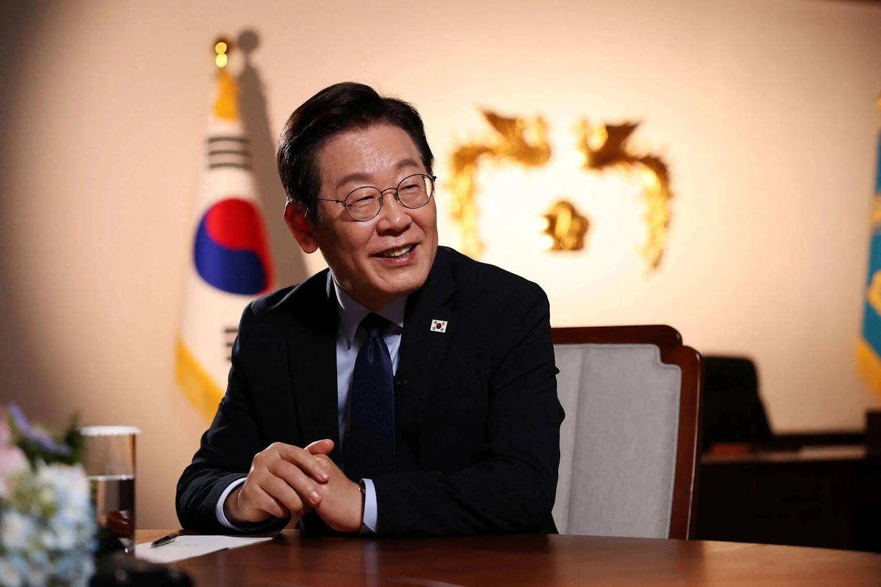 “李在明这招太狠了！”10月4日晚，韩国总统李在明转发了一篇追缴亲日派财产的报道