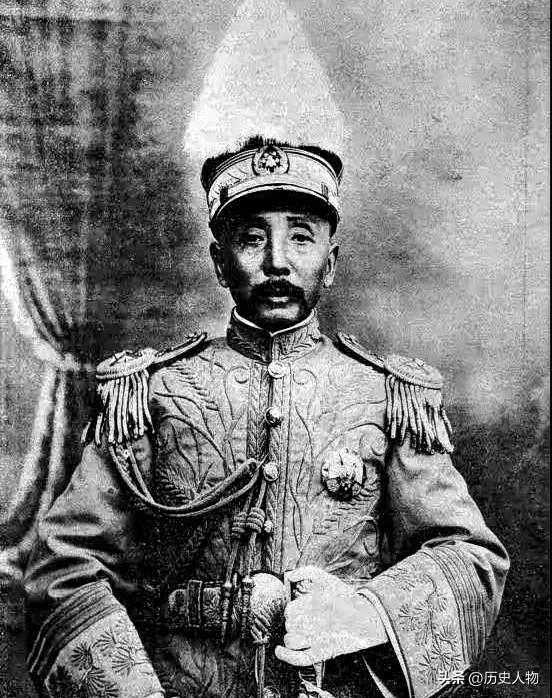 军阀张作霖的二夫人 卢寿萱。
 
卢寿萱（1881—1974），辽宁北镇人，书香