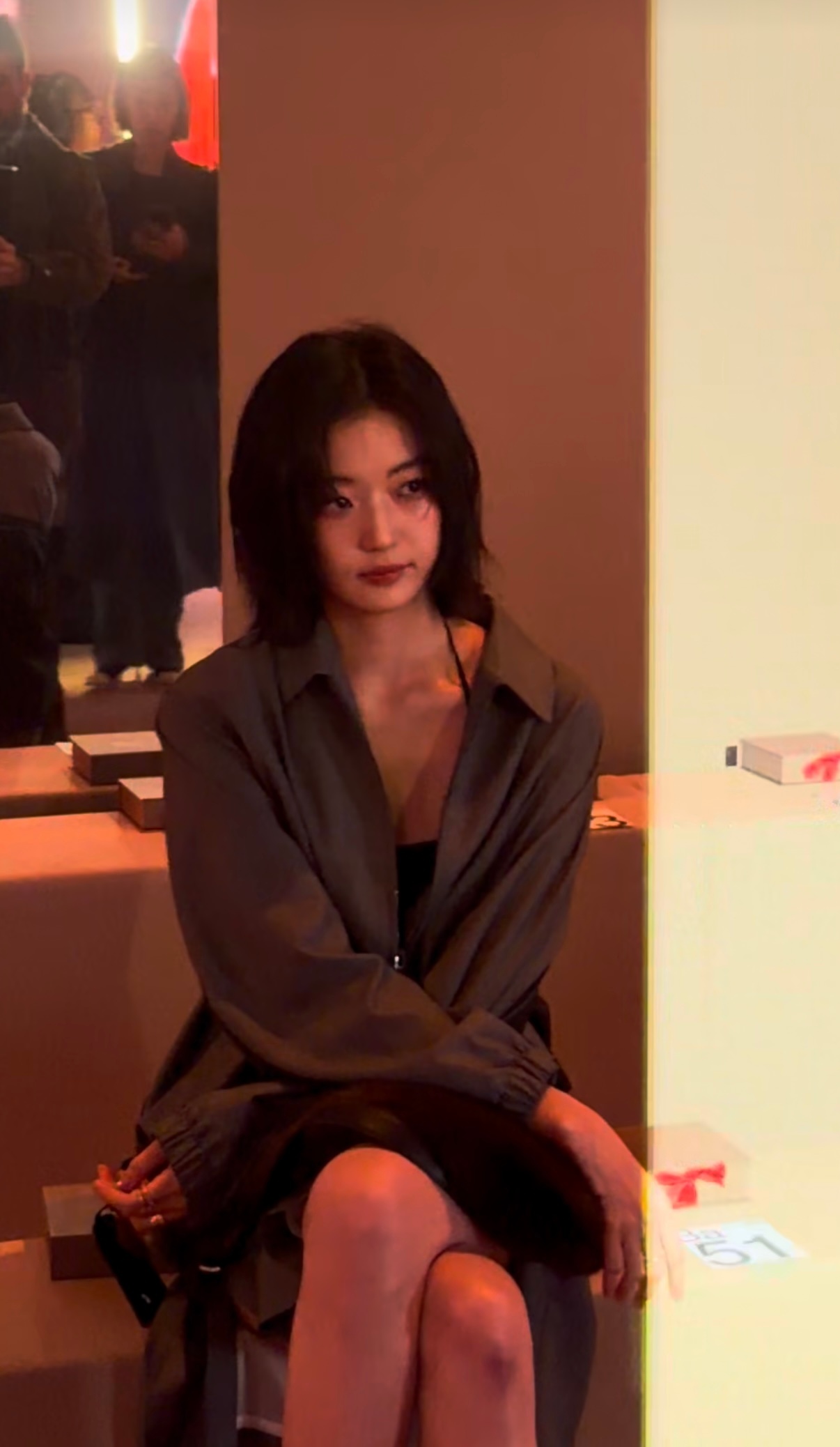 孙千米兰看秀待遇 孙千时装周满满的高智感，利落短发与时尚感并存，米兰时装周和VO