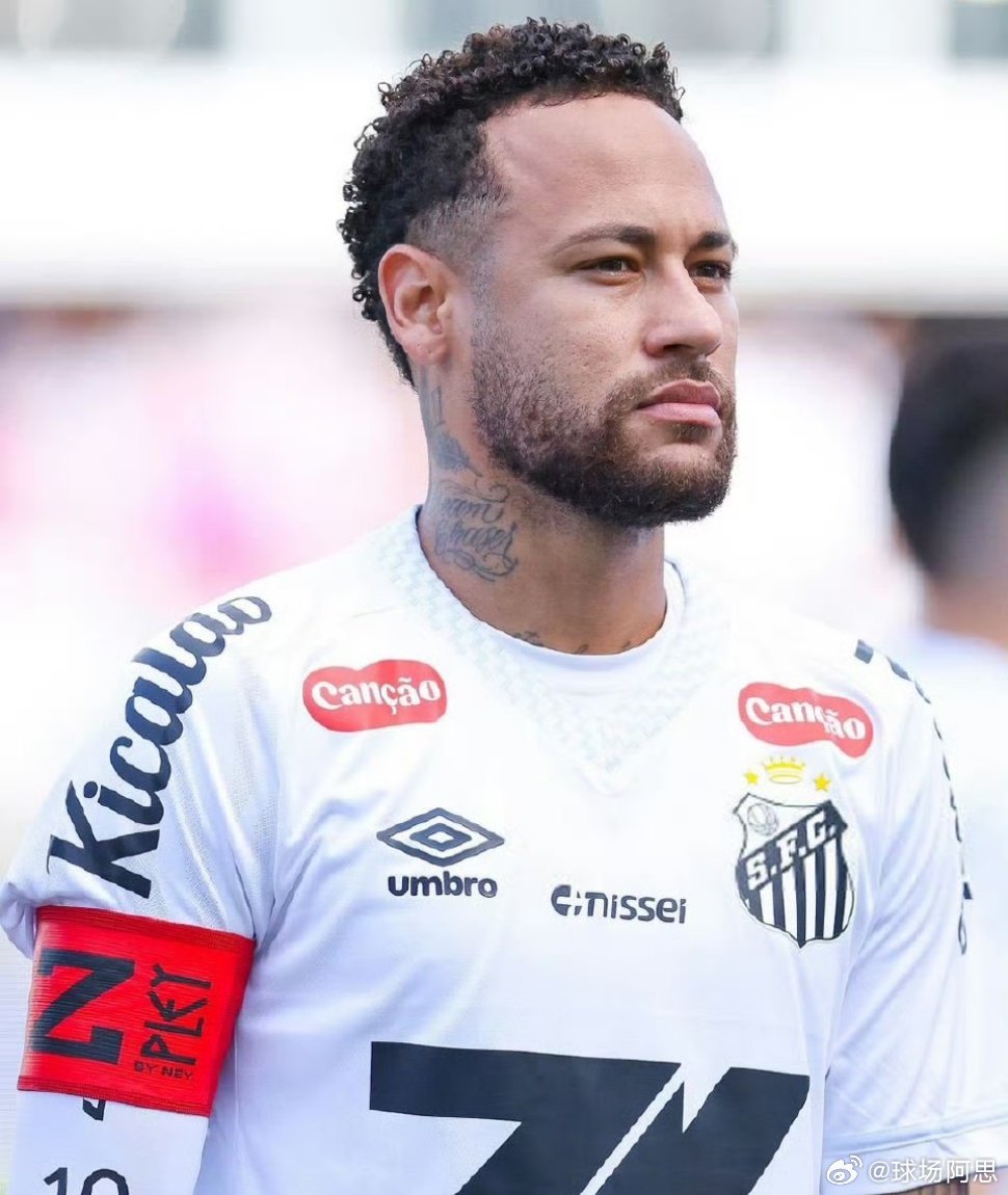 【内马尔接受膝盖手术】巴甲球队桑托斯主帅库卡透露，内马尔在不久前的国际比赛日期间