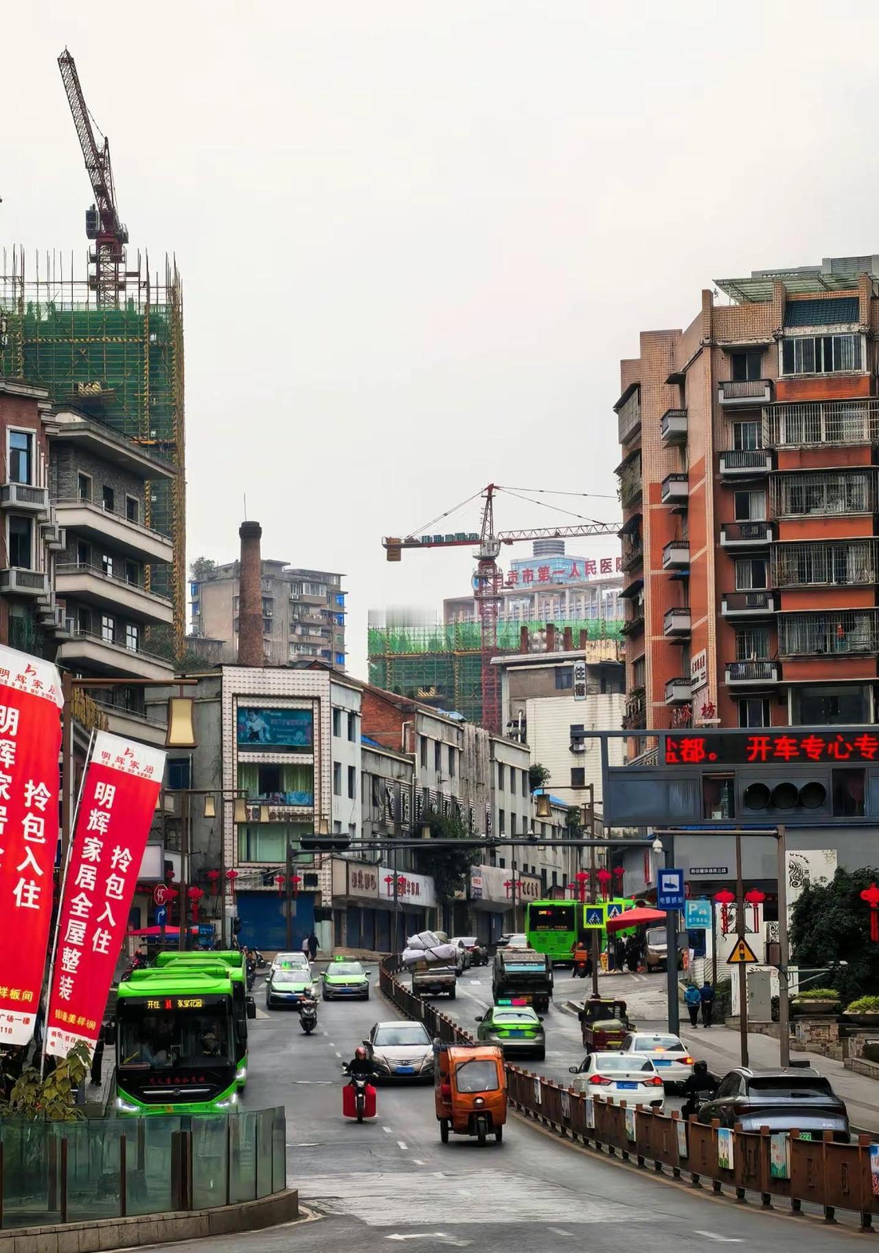 十字口，缪沟井，曾经的青春集散地，在沉寂多年以后，正处于某种变化之中。也许某一天