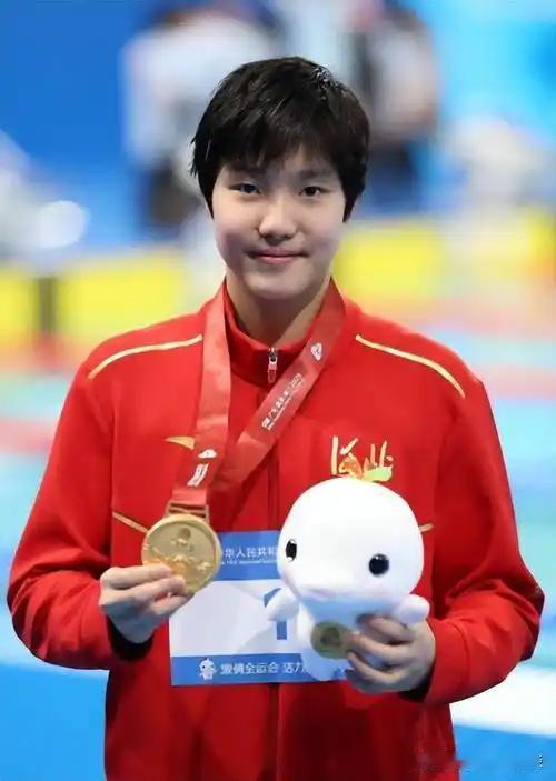 大家发现没？世界泳坛正在被一个不到14岁的中国小女孩悄然颠覆。于子迪2分06秒1