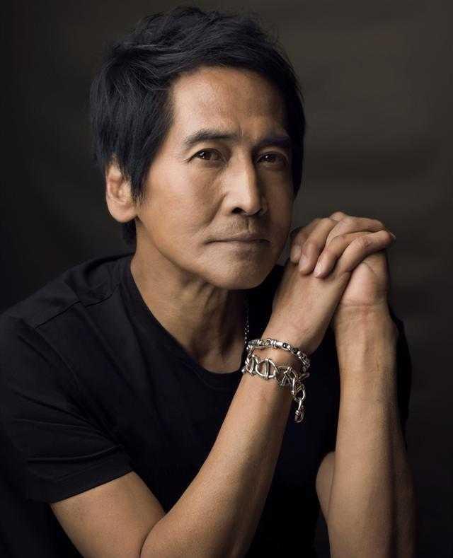 传闻肺癌晚期脸部烧伤，66岁齐秦定居国外租房卖唱
网传66岁齐秦脸部烧伤、肺癌晚
