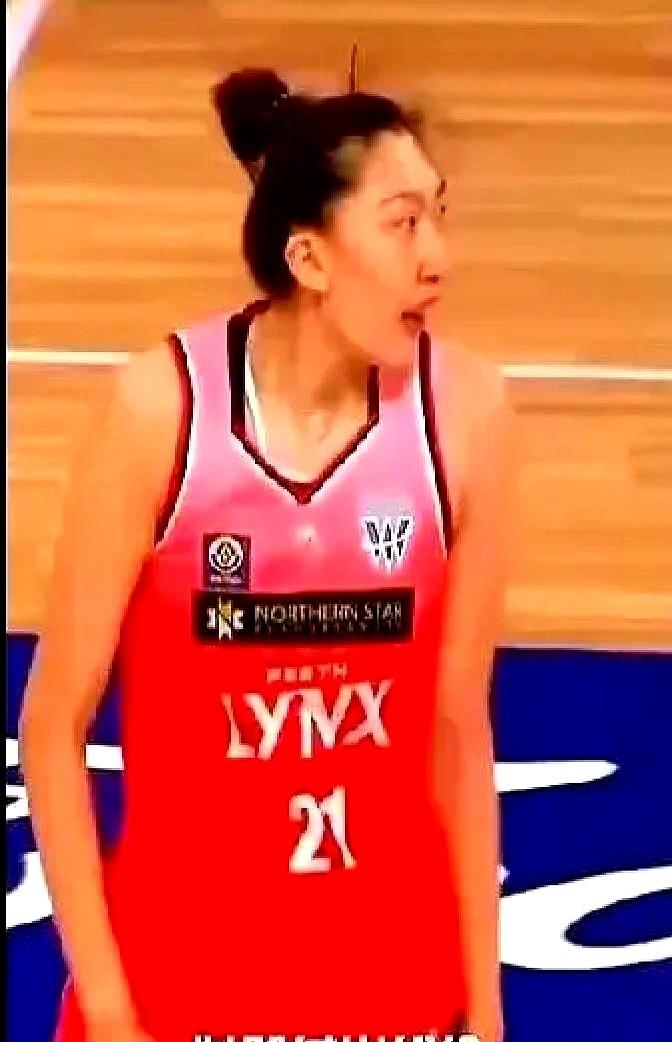 韩旭去澳洲简直是去“技术扶贫”了。

11月29号首秀，上来12投10中就砍下2