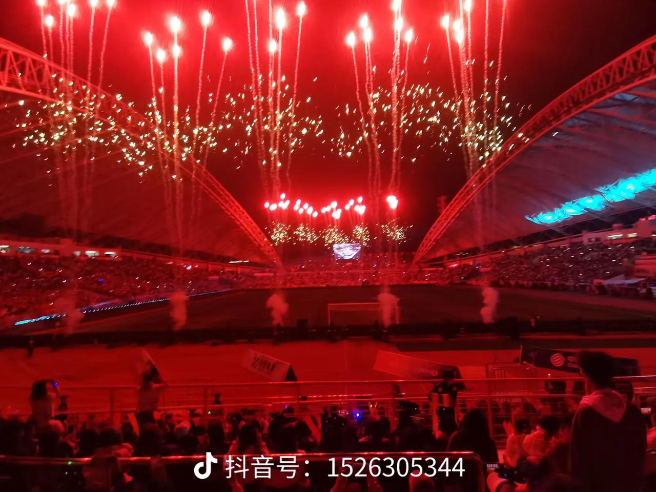 “滇超”太震撼啦！还以为是春晚，16个州代表队震撼出场，各具民族特色，震撼的感受