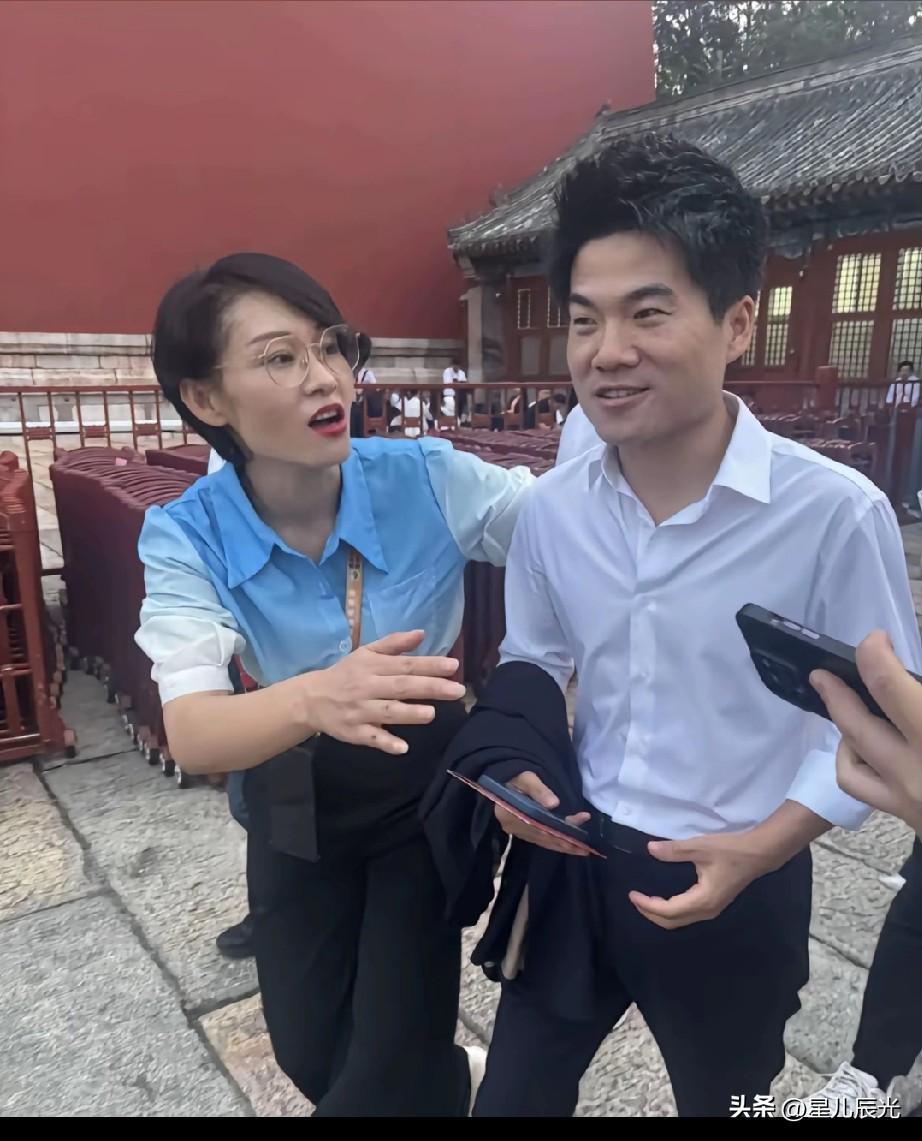 董宇辉真的是个很在意细节的人，他发7个阅兵视频 ，海陆空都包含， 粉丝增加17.