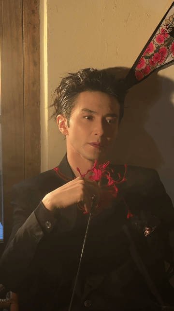 高伟光跟我藏着掖着多久了高伟光你到底跟我藏了多少惊喜啊！大背头一梳烟雾缭绕的氛围