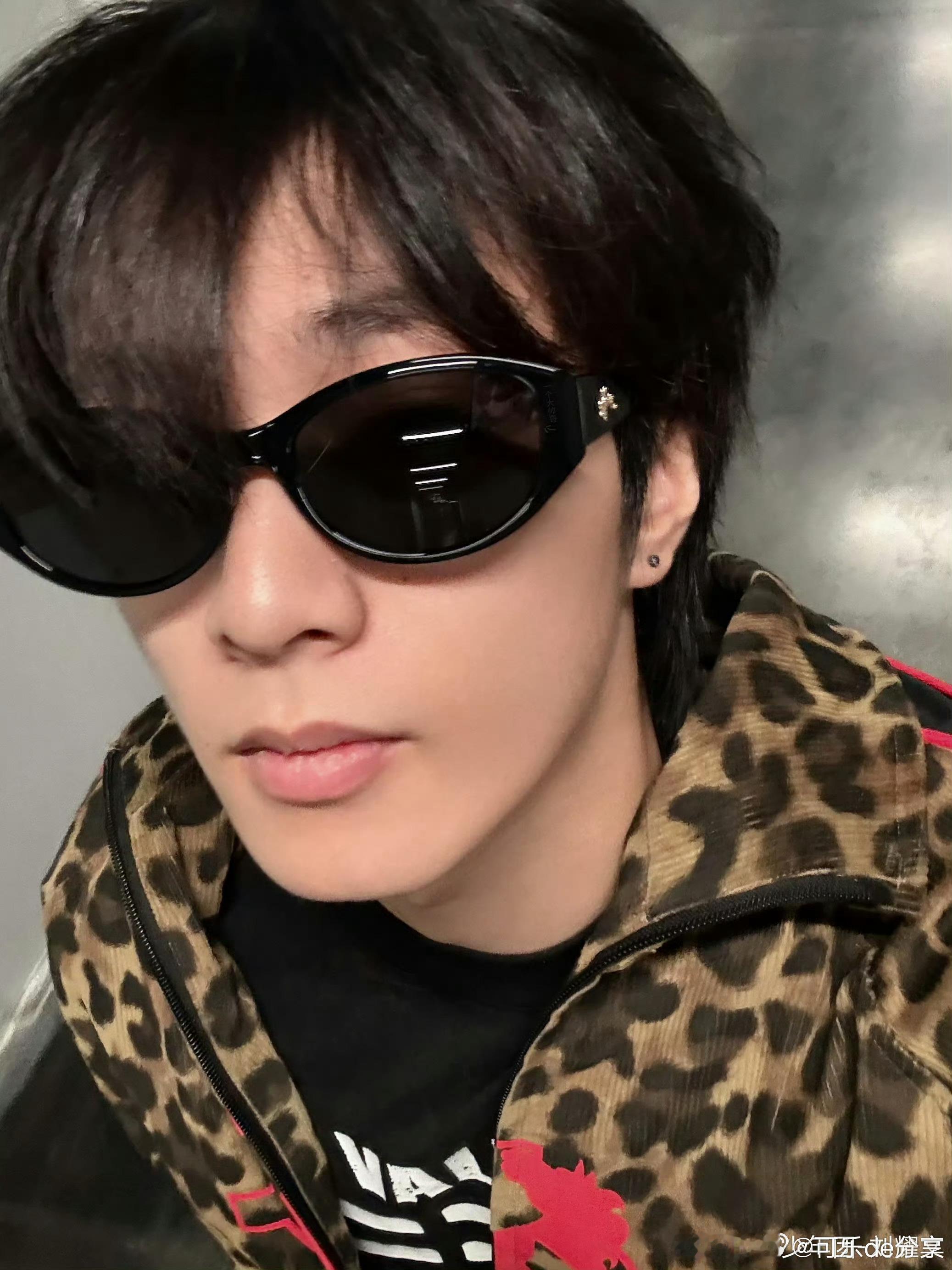 刘耀文🕶️：一个大帅哥 