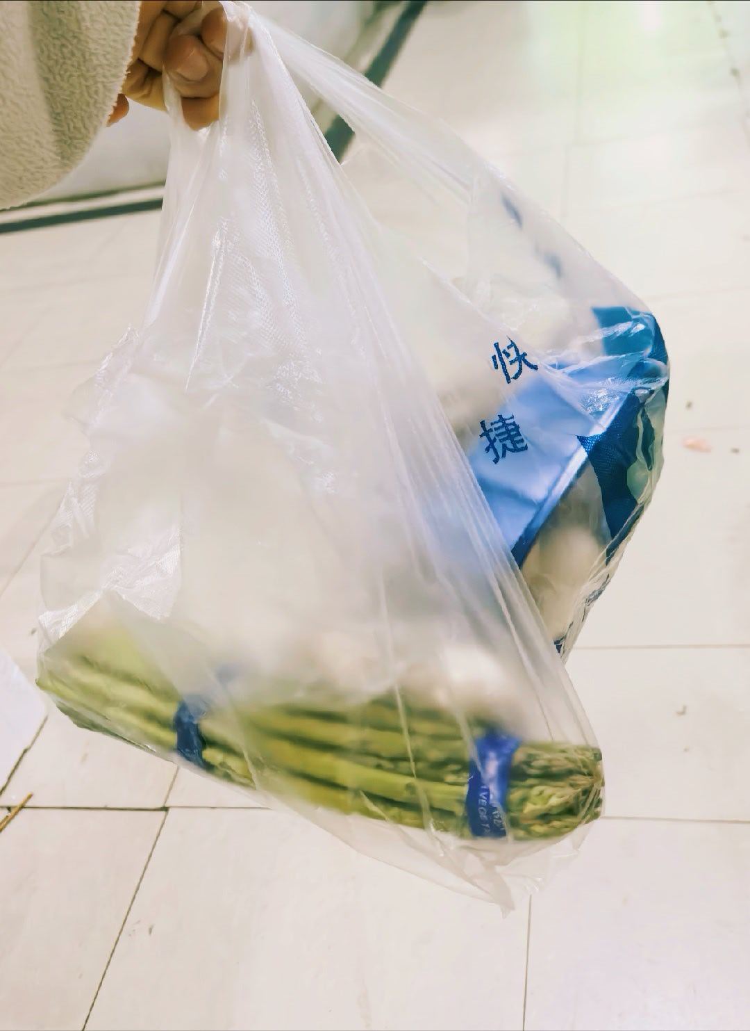 你们那儿蔬菜贵不？坐标郑州，洪湖莲藕＋芦笋＋草菇50没了上次是西红柿＋青菜＋西蓝