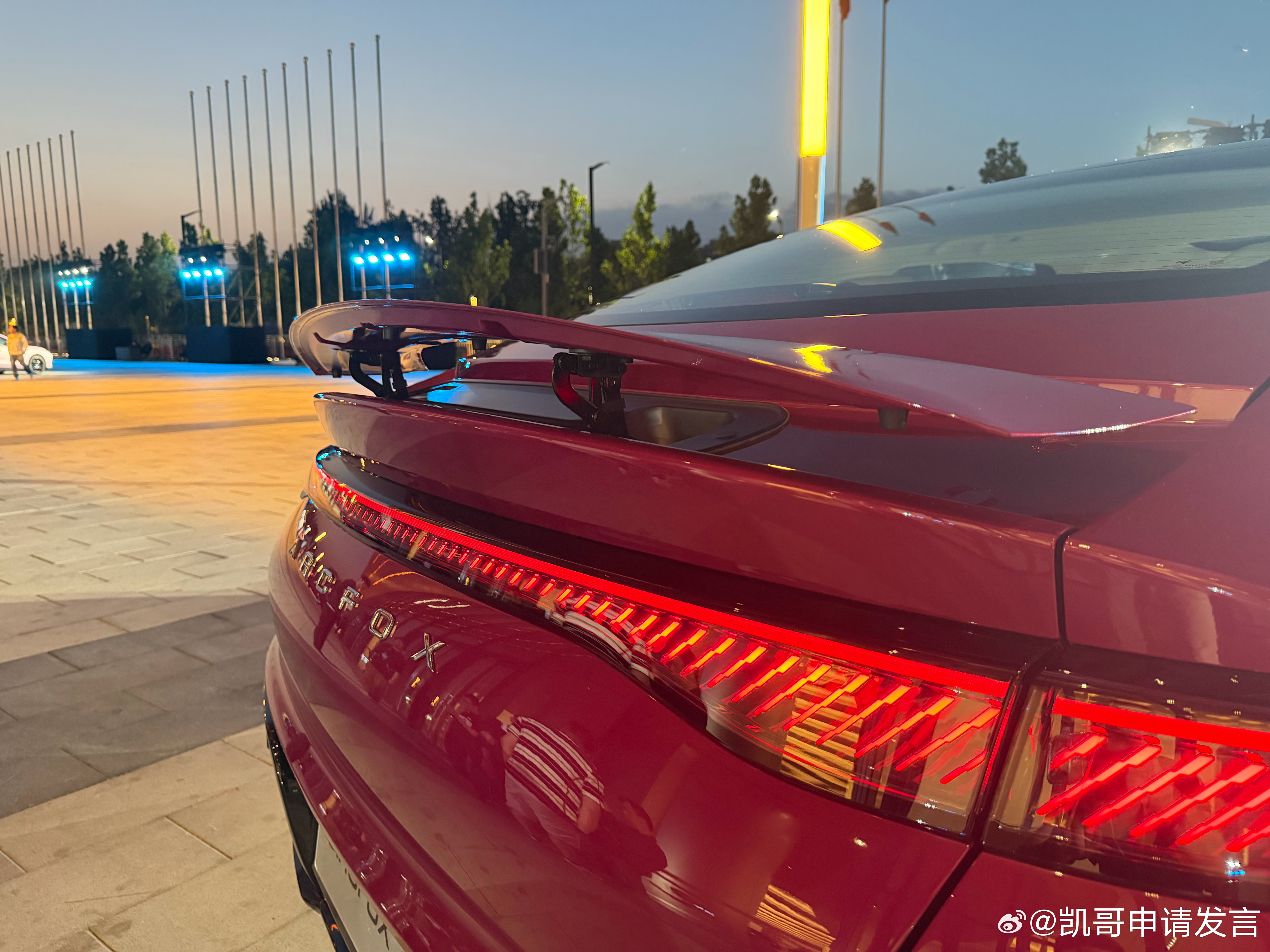 小米汽车就应该做红米系列，你看你不做被别人抢了吧？极狐阿尔法S3颜值不输Su7，