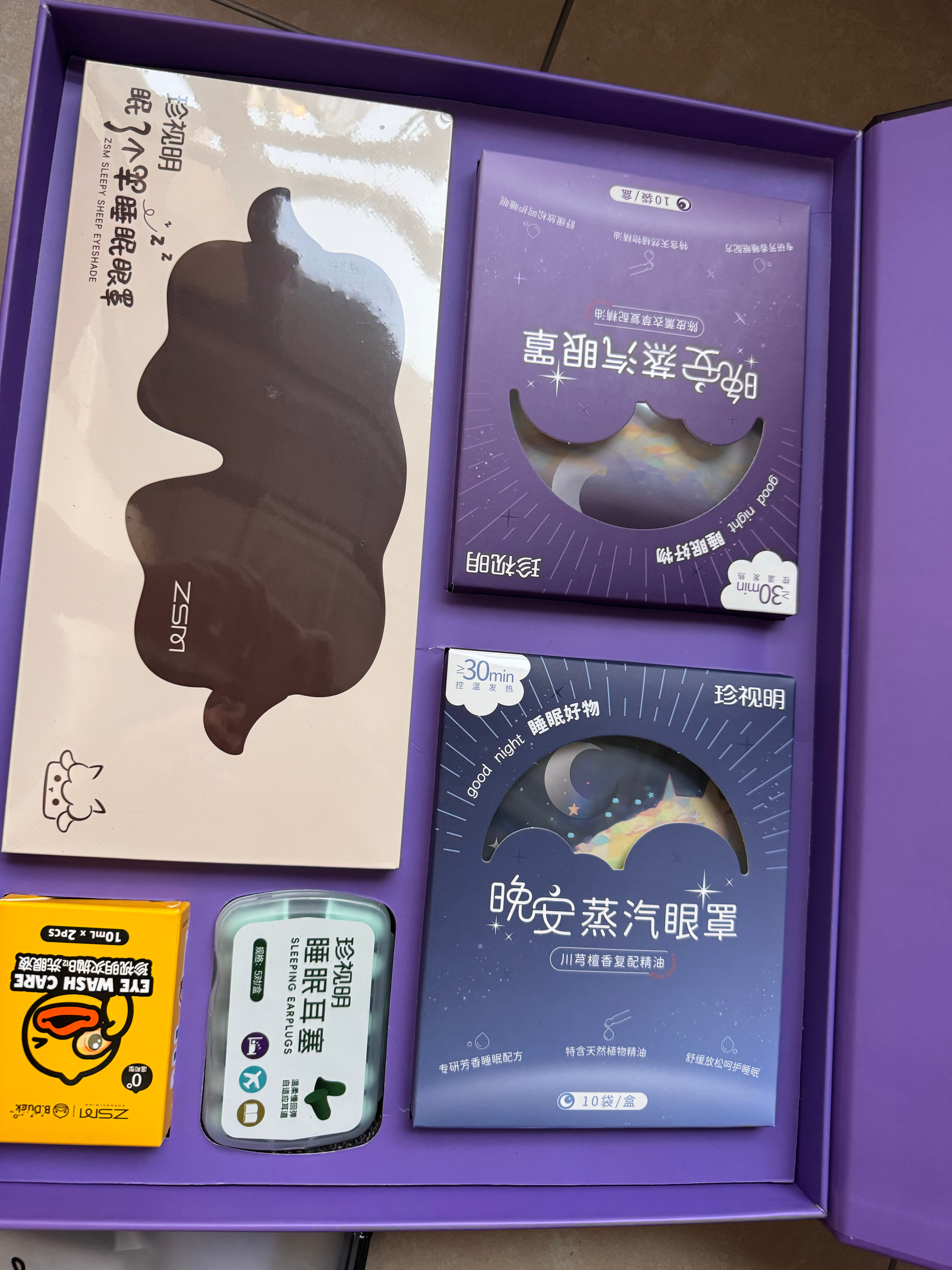 宋威龙[超话] 今天回来就一顿拆包裹，拆出了这么多“宋威龙”[doge] ​​​