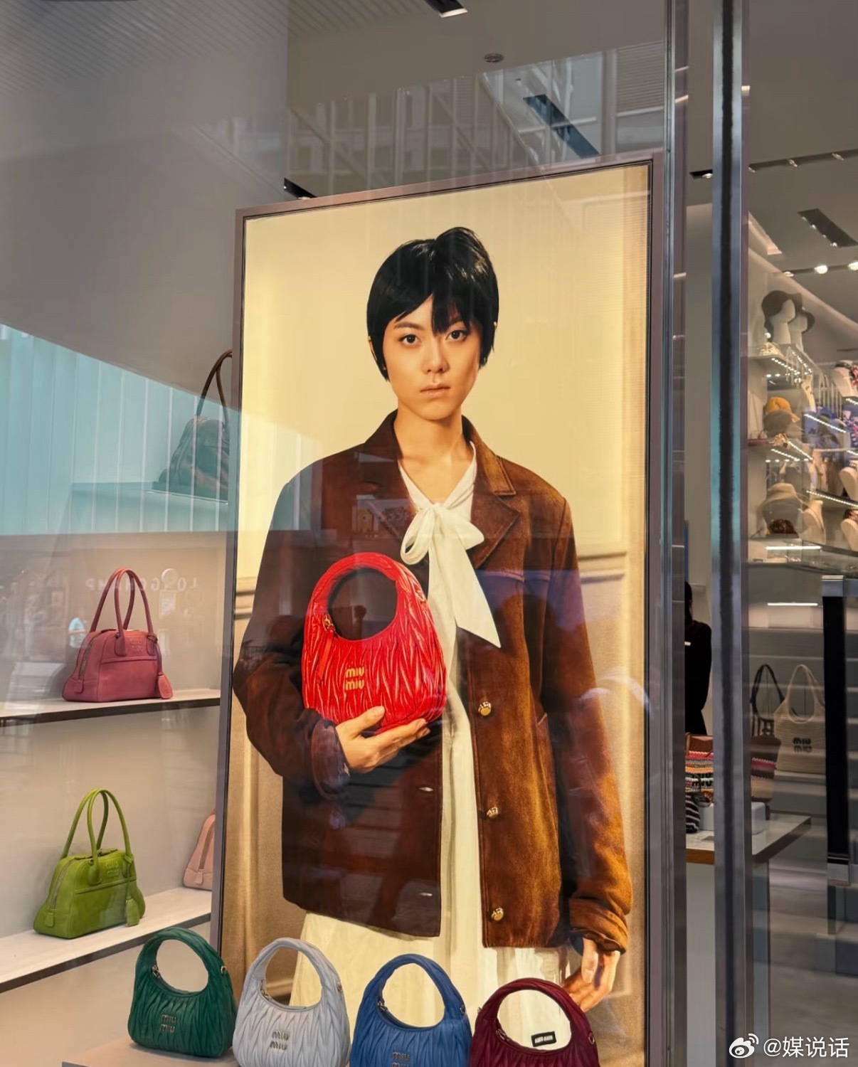 赵今麦miumiu新地广造型，网友问这牌子是不是她黑粉？ 