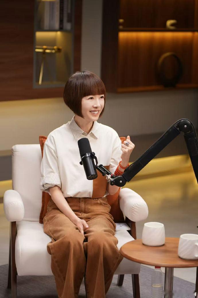 钟美美称被父亲家暴至今恐惧敲门声钟美美坦言很怕自己现在会不红钟美美承认留学花费3