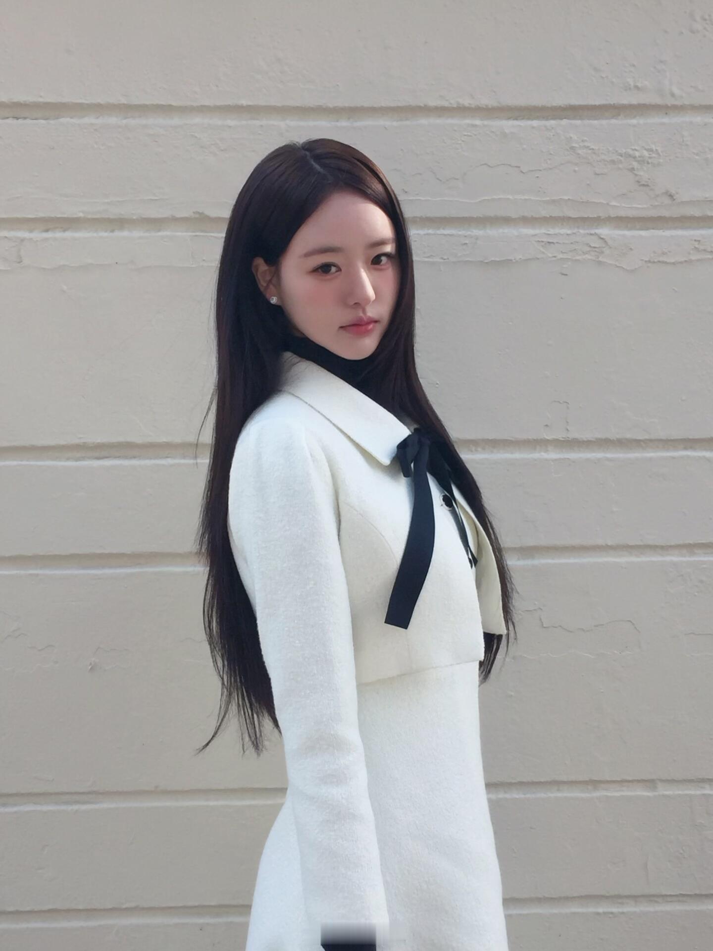 单身即地狱小年糕3.16ins更新 这一套造型完全就是富家千金来的 小年糕‖单身