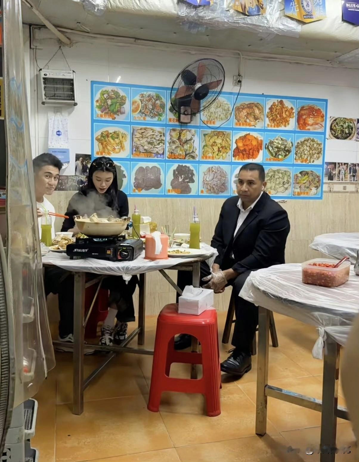 何猷君奚梦瑶，又出圈了！
 
5月15日，何猷君和奚梦瑶突然冲上热搜。原因是他们