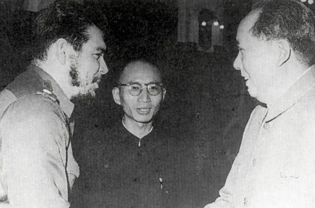 1960年，毛主席坚持要删除“中国人民在毛泽东主席领导下取得伟大成就”这句话，熊