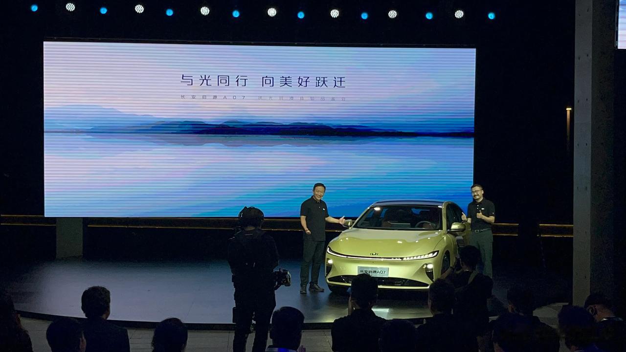 今晚，@长安启源 首款新车－长安启源A07首发亮相，它也是长安汽车主品牌转型新能