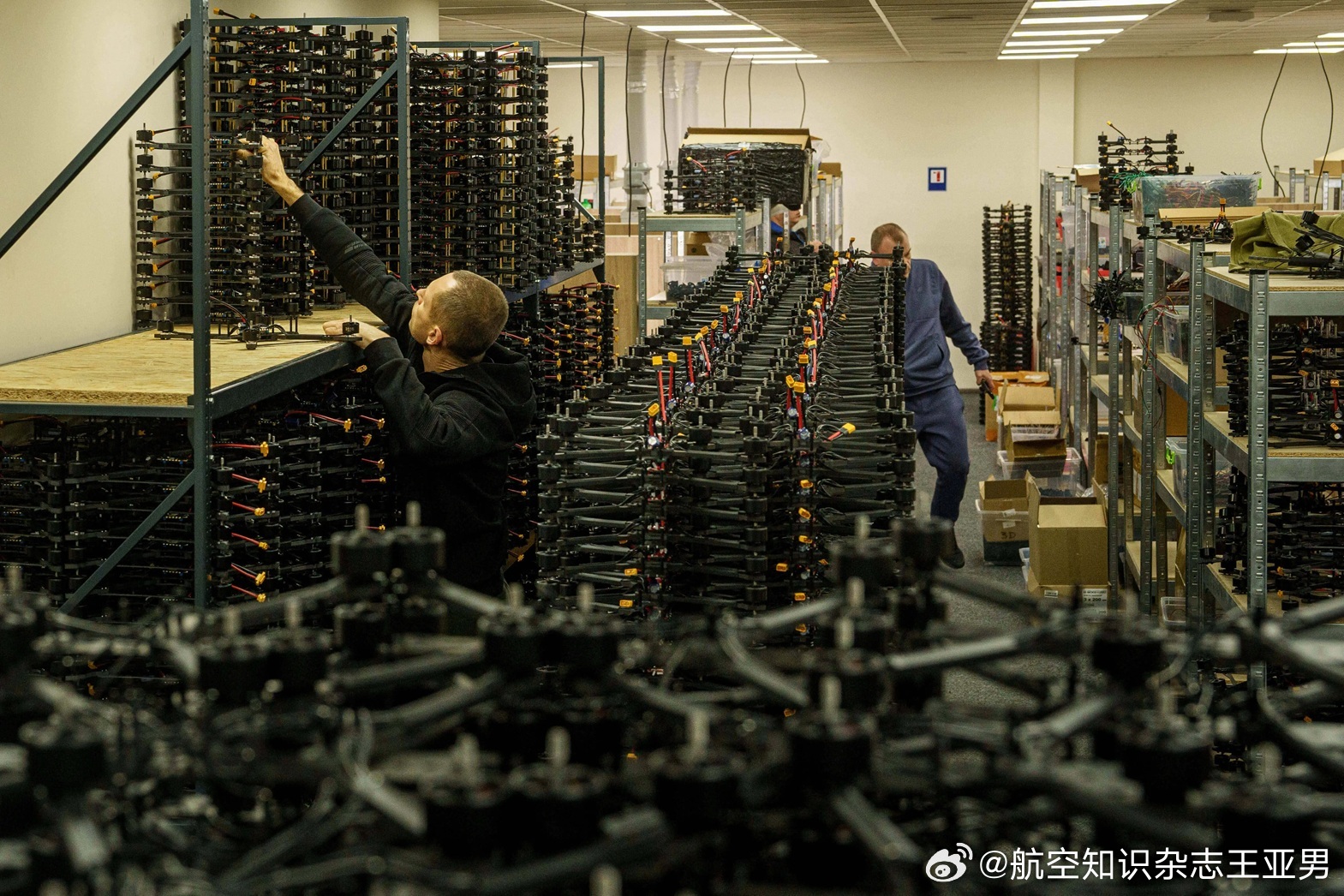 #航空创作计划# 旧式战争的桌子被无人装备彻底颠覆了。这种颠覆的力量，其实早在半