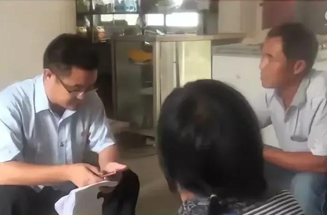 江苏有兄弟俩，哥哥因家贫入赘当了上门女婿，然而几十年后，弟弟因拆迁分了6套房子，