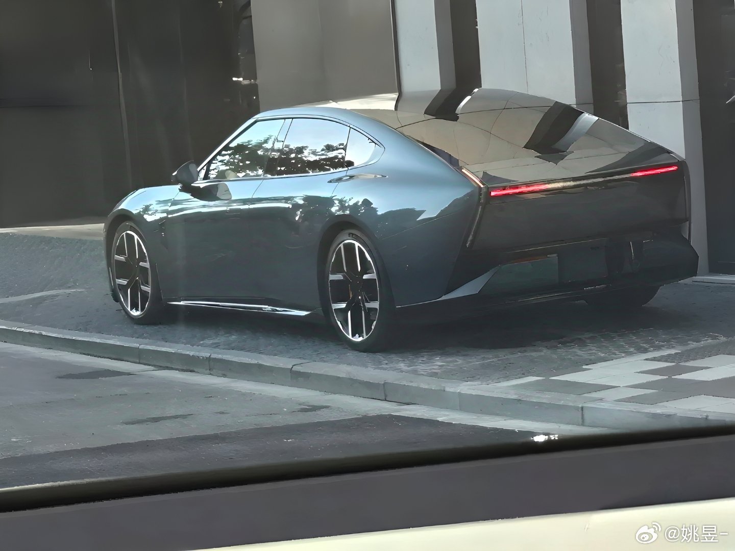 不带伪装的小鹏p7实车，这不就来了吗[哆啦A梦吃惊] 小鹏p7 ​​​