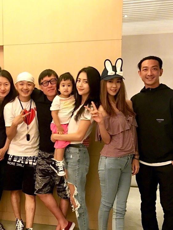 曝包贝尔出轨配一张包文婧生图，你就说是不是插屎坑了吧。 ​​​
