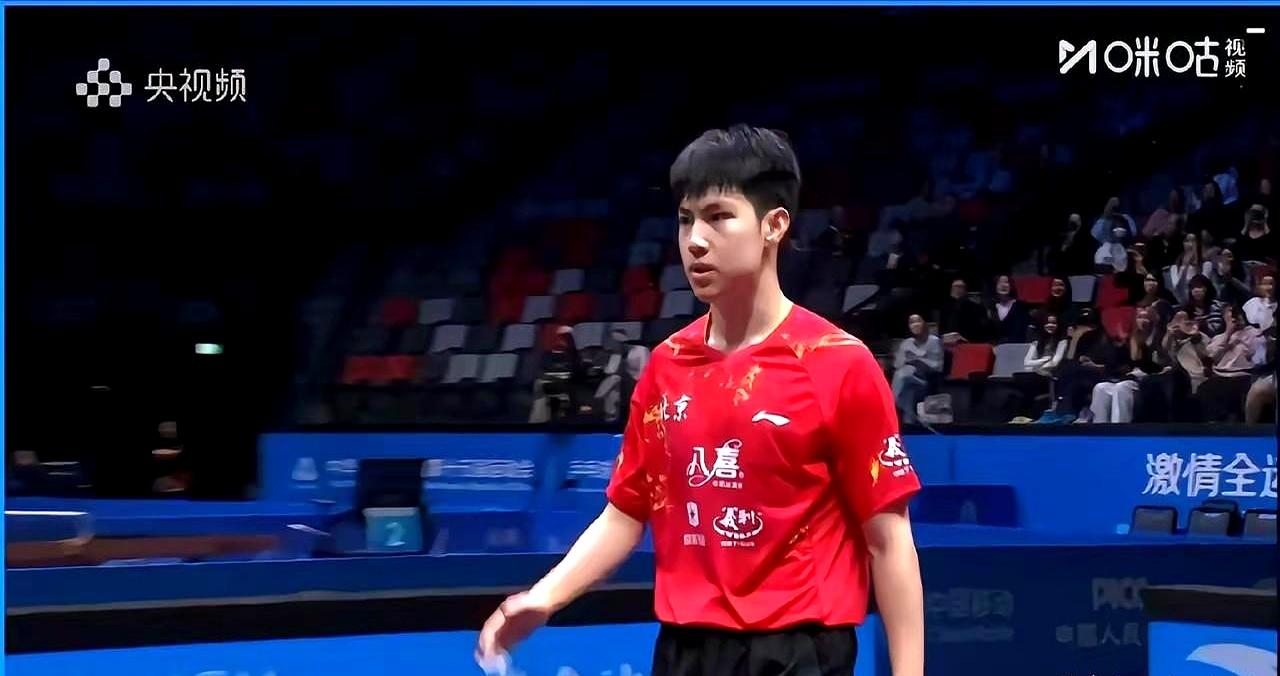 哈哈，笑晕！朋友们说北京队今天能不能夺冠关键看黄友政能不能变成政哥！
这场乒乓