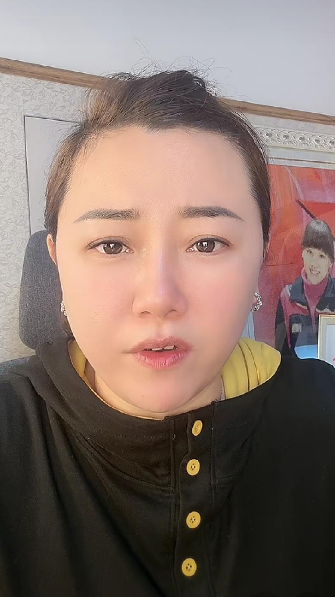 【中国女篮名将马增玉直播间与球迷聊天，针对辽宁队客场不敌浙江稠州队进行分析，并回