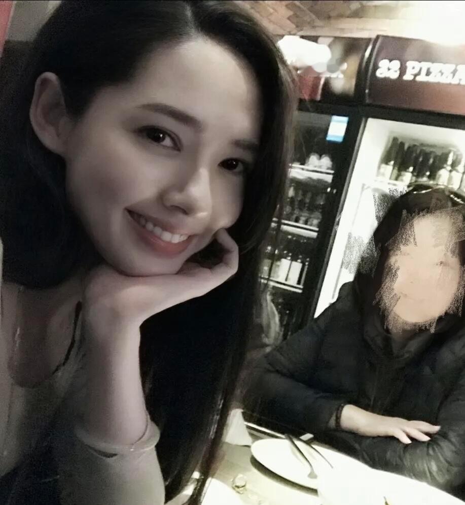 偶遇郭碧婷首尔逛街郭碧婷的美貌真的是稀缺资源，我称之为松弛感美女[爱你] ​​​