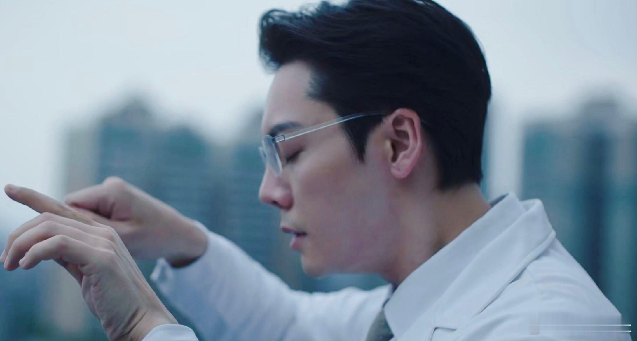 陈伟霆钟楚曦爱意沉沦海报爱情慢慢 谁懂啊！王志诚这个角色真的被陈伟霆演活了，前一