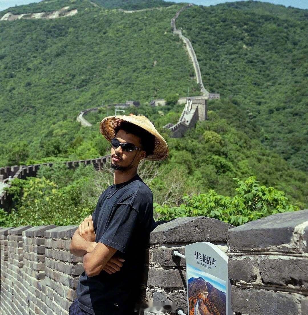 文班亚马更新个人社媒，回顾并总结了自己的中国之旅。文班亚马晒少林寺修行照我的观赛