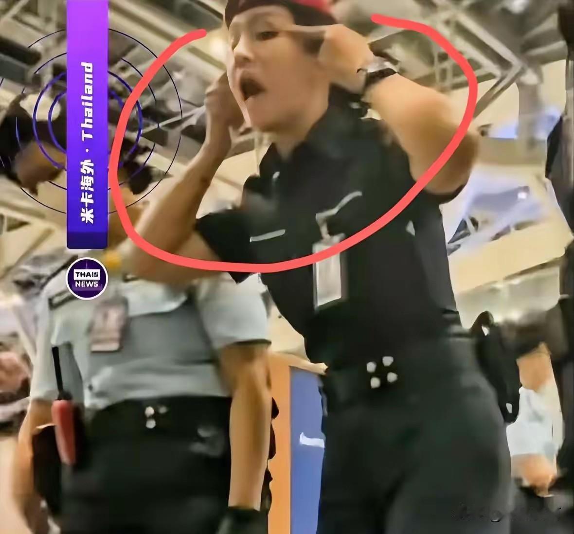 “泰”过份了。
拿着有效机票，过了安检，甚至都走上廊桥了，结果被赶下来，行李被强