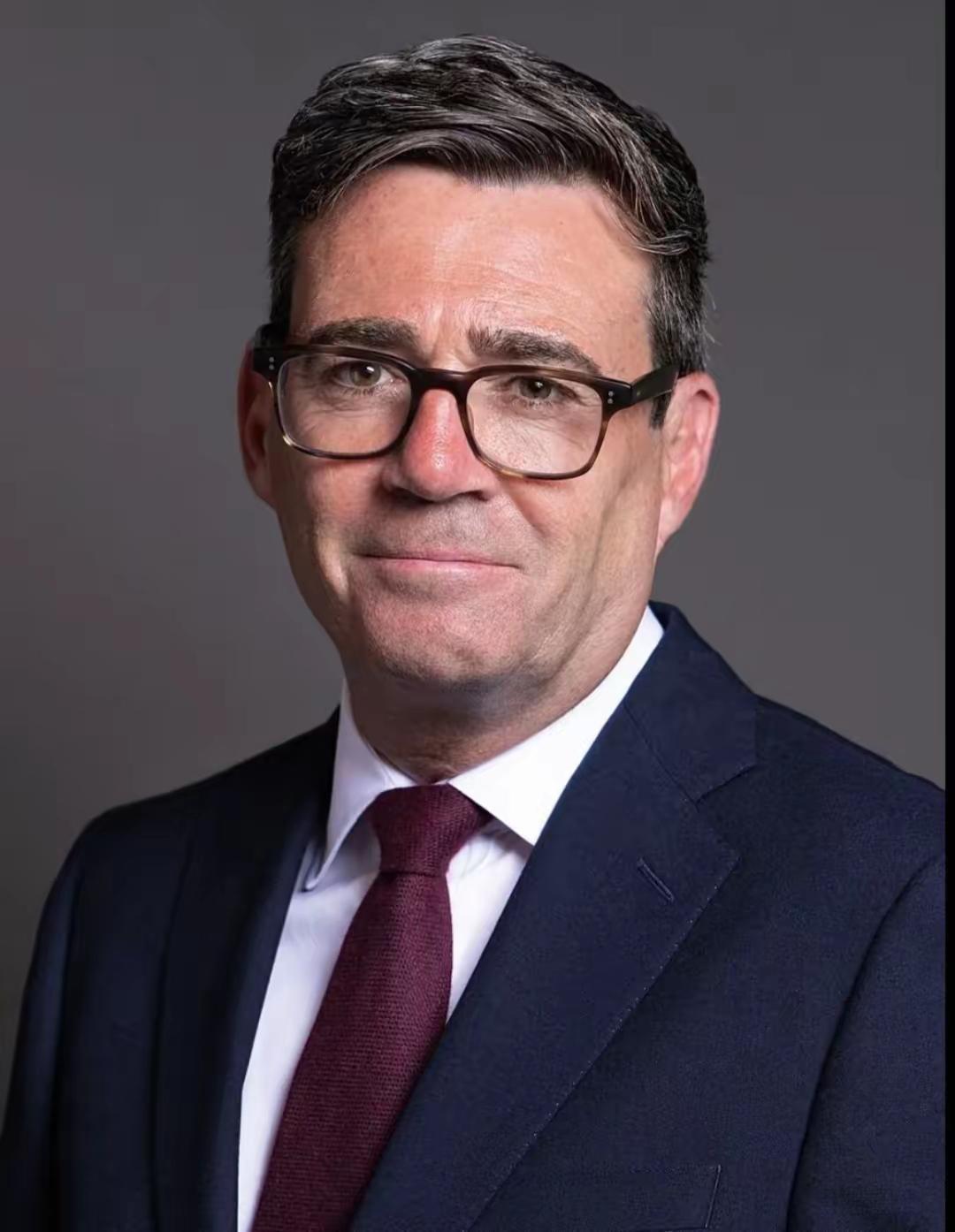 来真的了
英国首相突然宣布
7月30日，英国首相安迪·伯纳姆办公室宣布：拨84亿