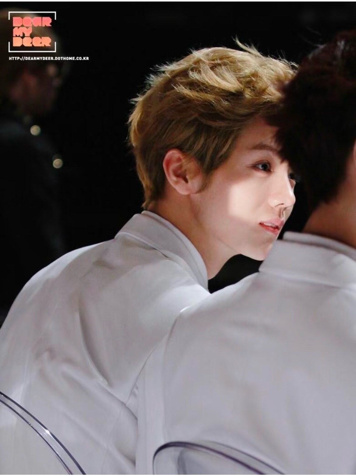 光好像没有你耀眼✨ 